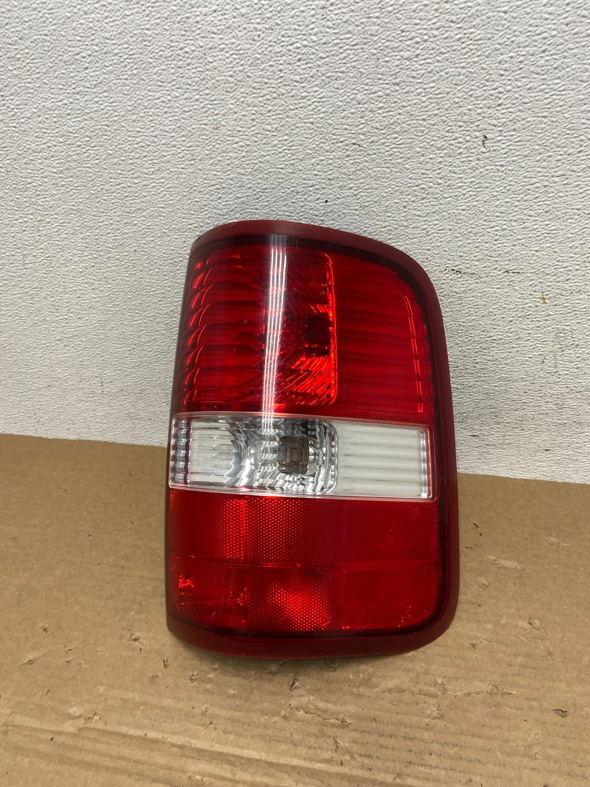 2004 to 2008 Ford F150 F-150 Right Passenger RH Side Tail Light AD3966 LK0