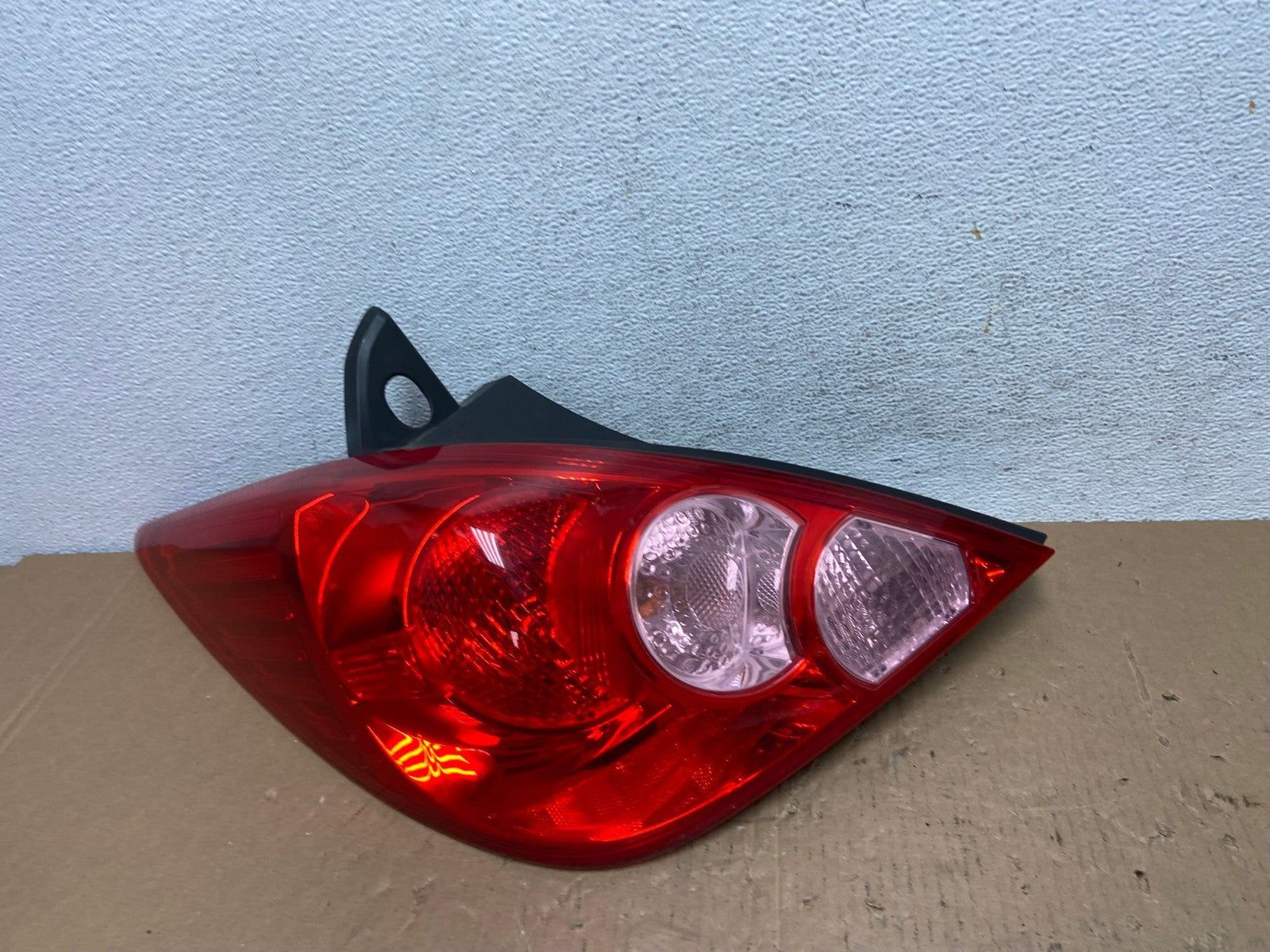 2007 - 2012 Nissan Versa Hatchback Left Driver Side Lh Tail Light AD8025 LK0