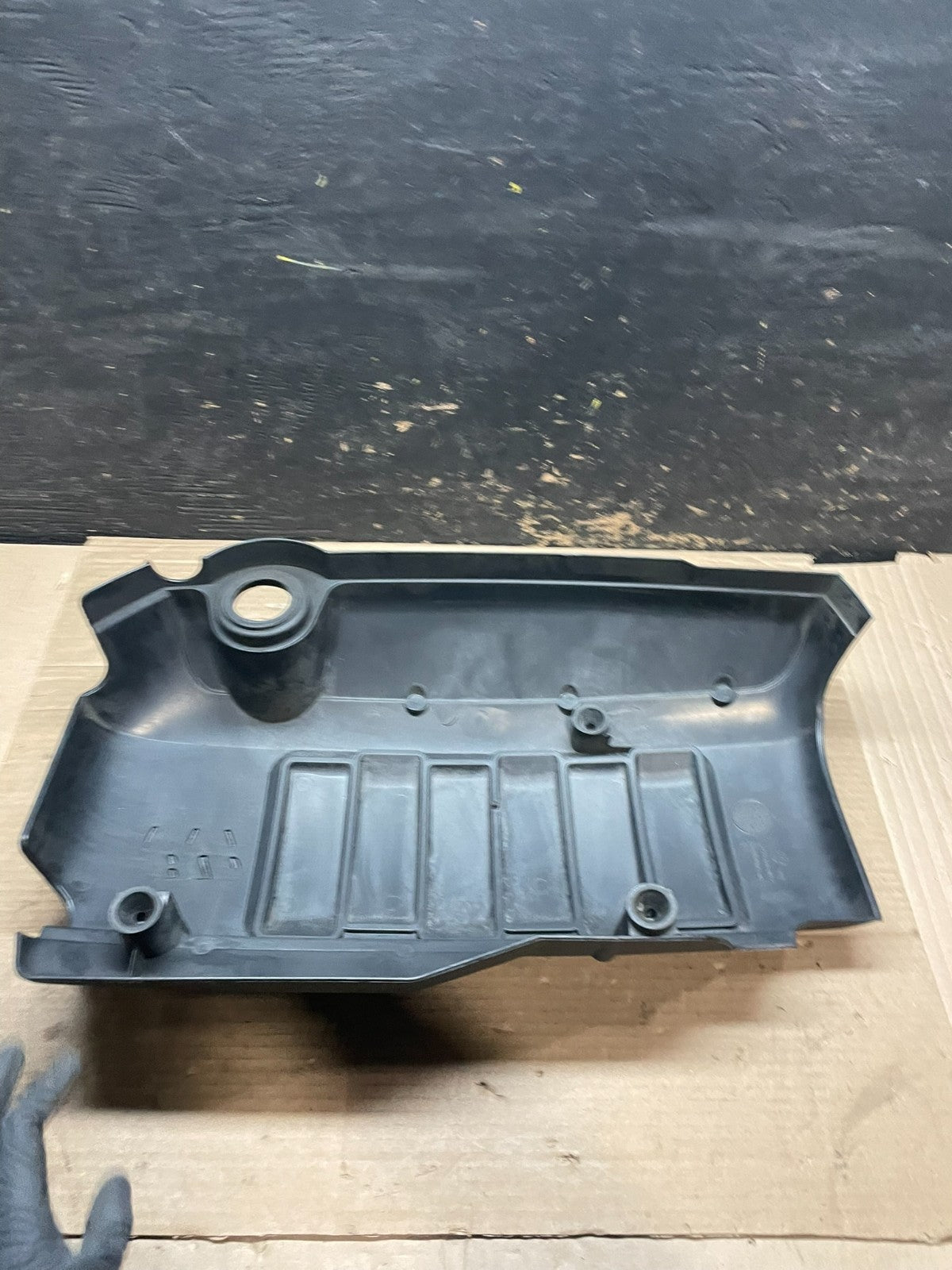 2007 to 2008 GMC Acadia 3.6L VVT Engine Cover Shield OEM V2949 DG4