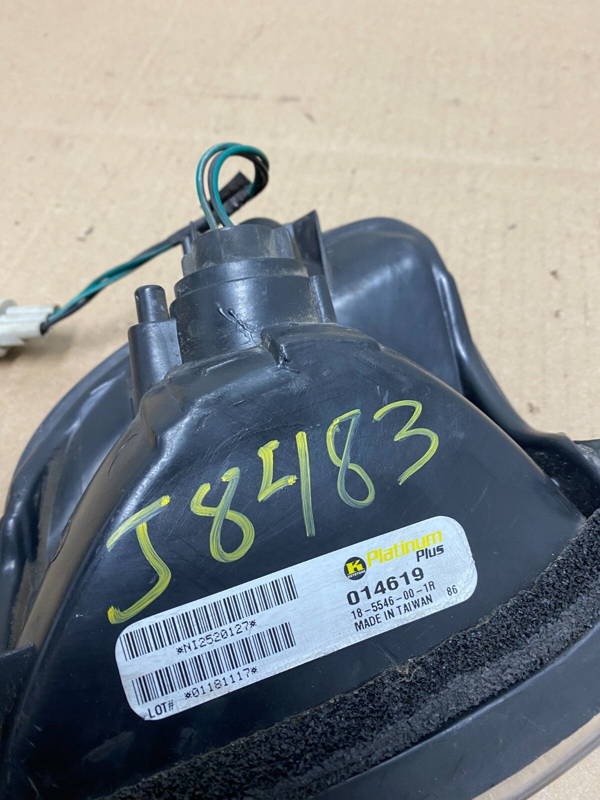 1999-2004 Nissan Pathfinder Front Left Driver Turn Signal J8483 DW7