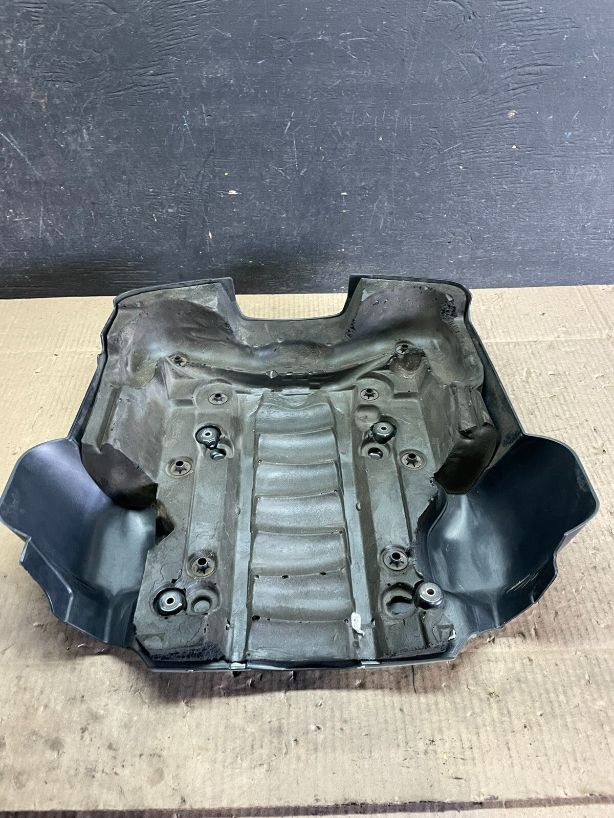 2006 to 2010 BMW 550i 650i 750i Plastic Engine Cover Shield i7805 DG5