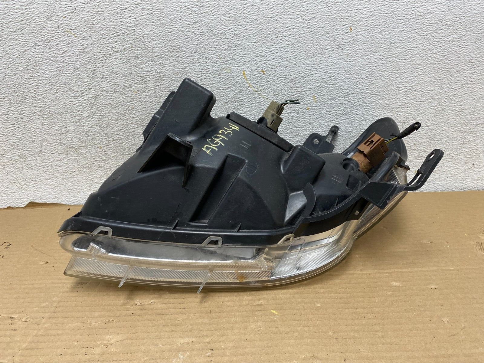 2008 to 2011 Mercury Mariner Right Passenger RH Side Halogen Headlight AG9341 DW6