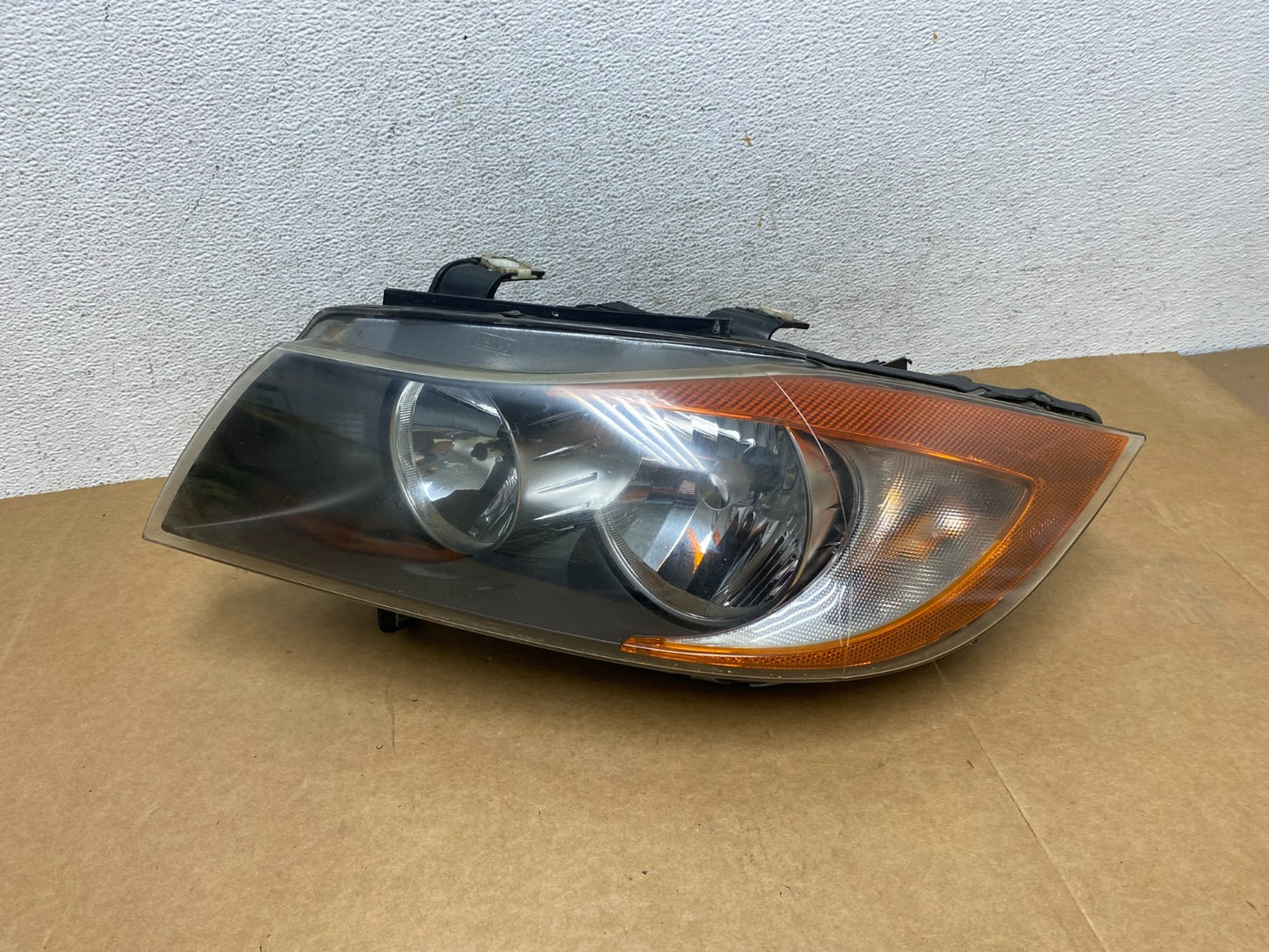 Halogen 2006 to 2008 BMW 3 Series Headlight Left Driver LH AE2898 DW0