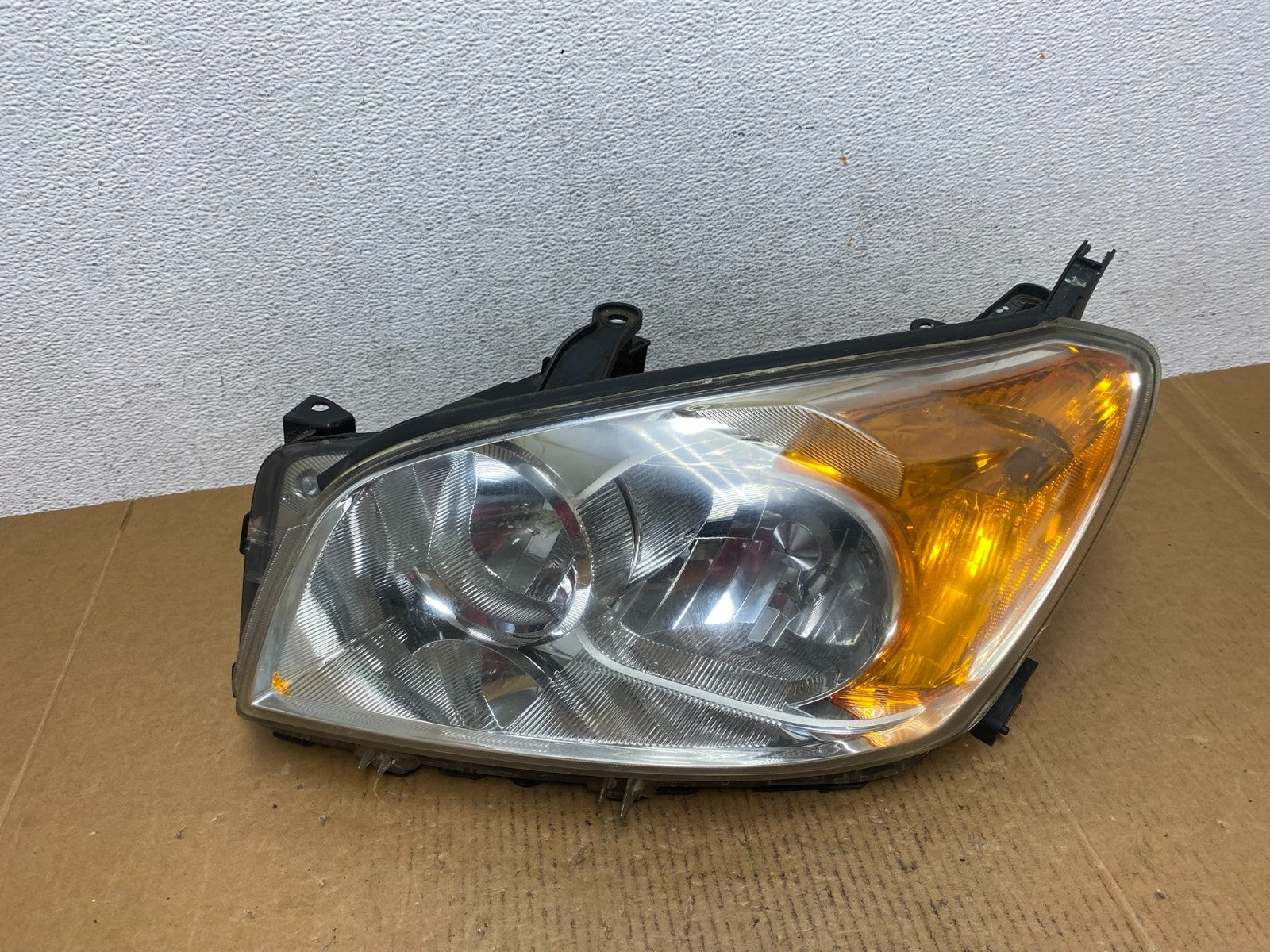 2009 - 2012 Toyota Rav4 Left Driver LH Side Headlight Halogen AE0422 DW0