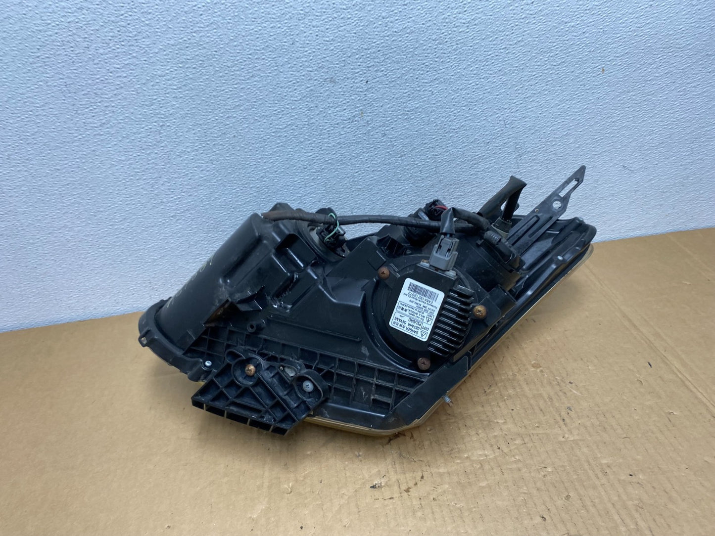 2009-2013 Nissan Rogue Right Passenger Xenon HID Headlight AC7609 DW8