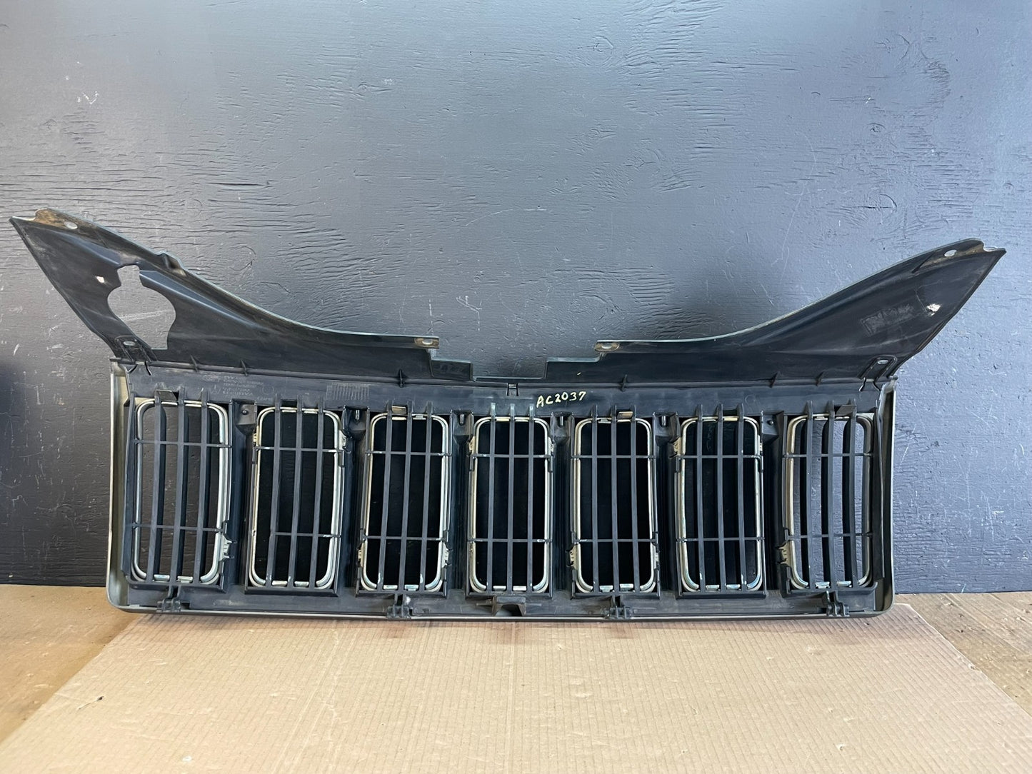 2008 2009 2010 Jeep Grand Cherokee Front Upper Grill Grille OEM AC2037 DG6