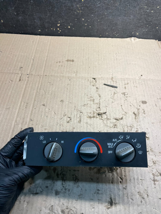 2001 - 2007 GMC Chevrolet Express 1500 AC Climate Control A/C X8300 PS0