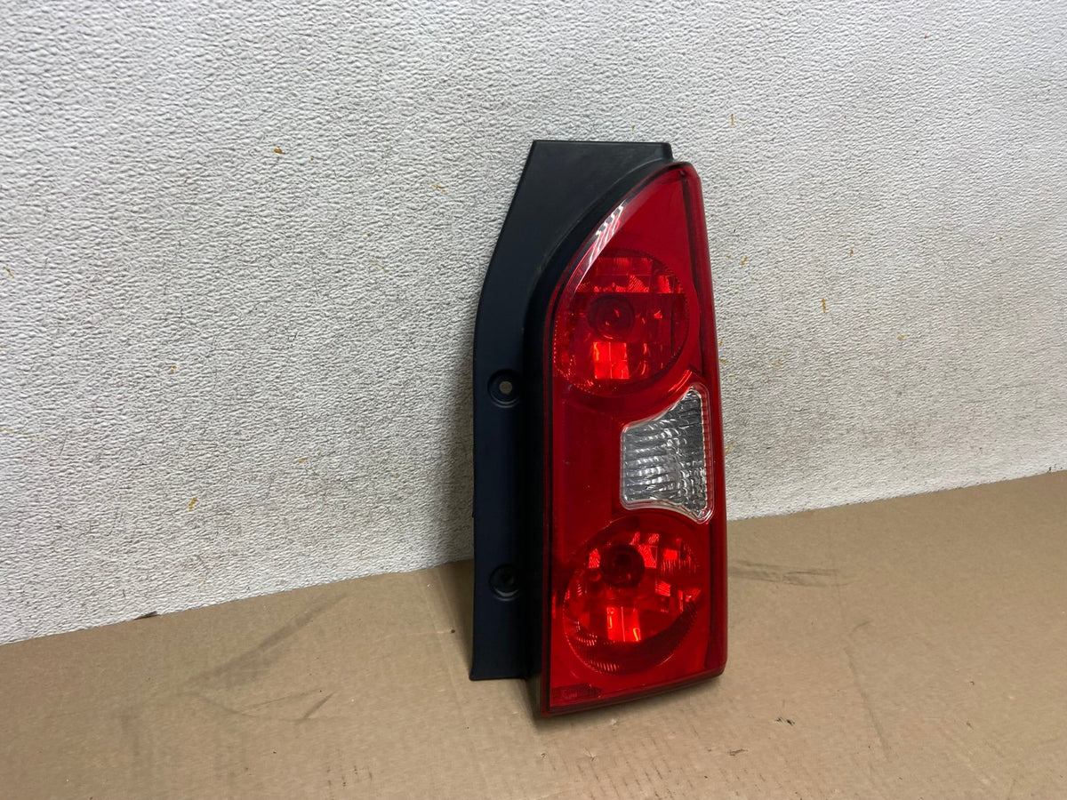 2005 to 2015 Nissan Xterra Right Passenger Rh Side Tail light AH6697 LK1