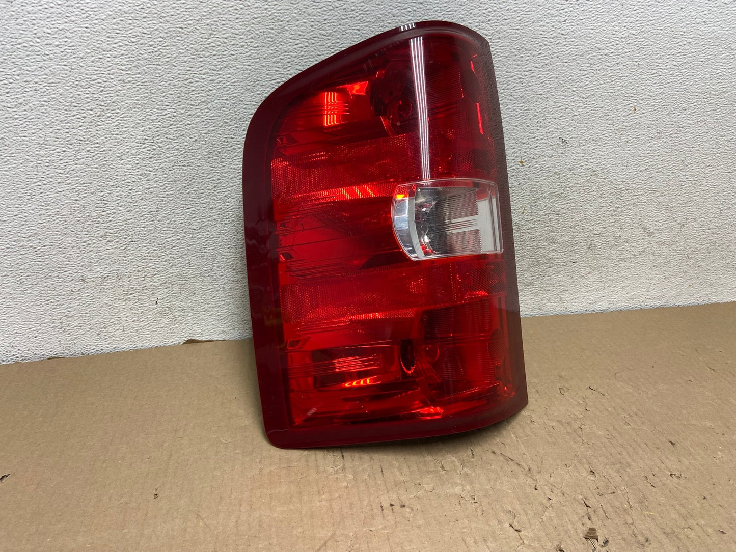 2007 to 2013 Chevrolet Silverado Left Driver LH Side Tail Light AG8084 LK0