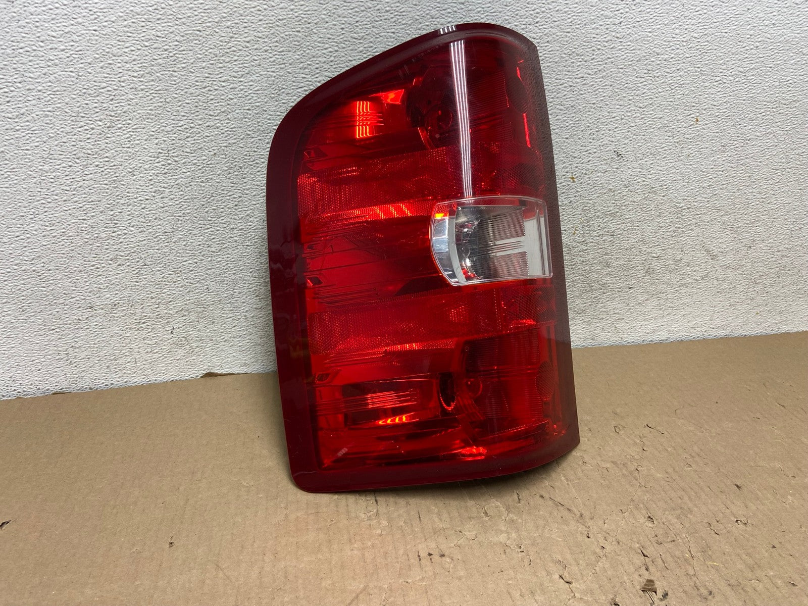 2007 to 2013 Chevrolet Silverado Left Driver LH Side Tail Light AG8084 LK0