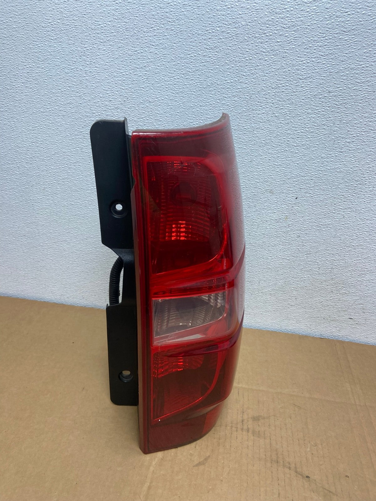 2008-2014 Chevrolet Tahoe Suburban Right Passenger Rh Tail Light AC7488 LK2