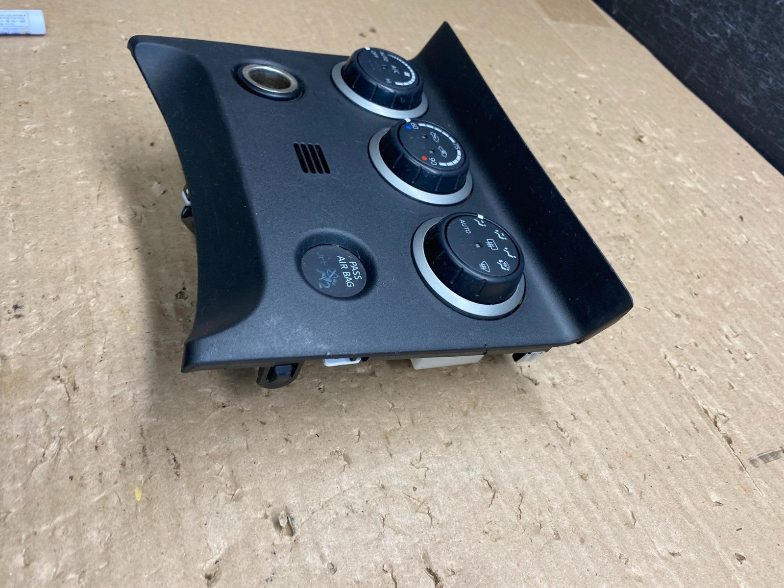 2011 to 2015 Nissan Rogue Heater Temperature AC Climate Control AG8433 DG1