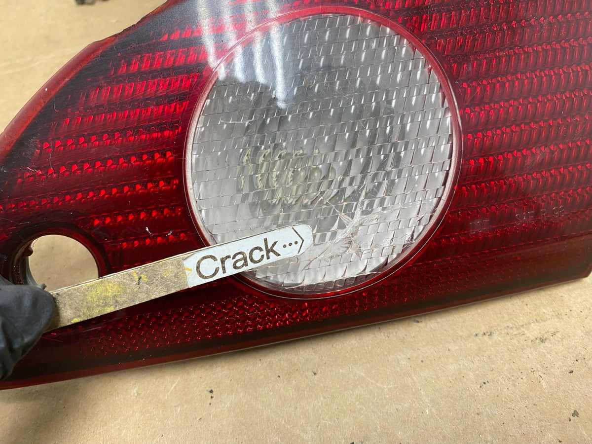 2001 2002 Toyota Corolla Right Passenger RH Side Inner Tail light AH7964 LK4