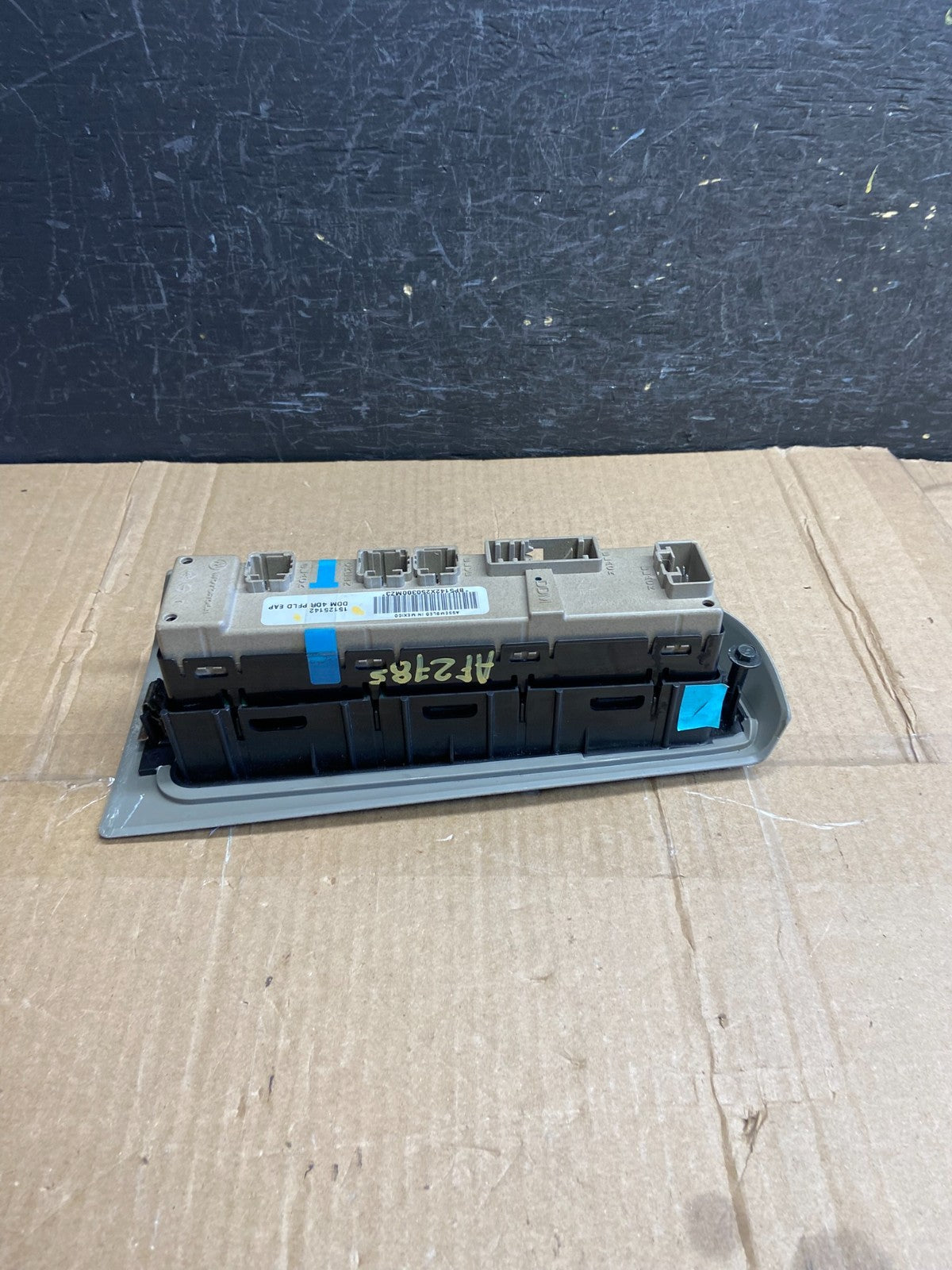 2003 to 2006 Suburban Tahoe Yukon Front Left Driver Window Switch AF2785 DG3