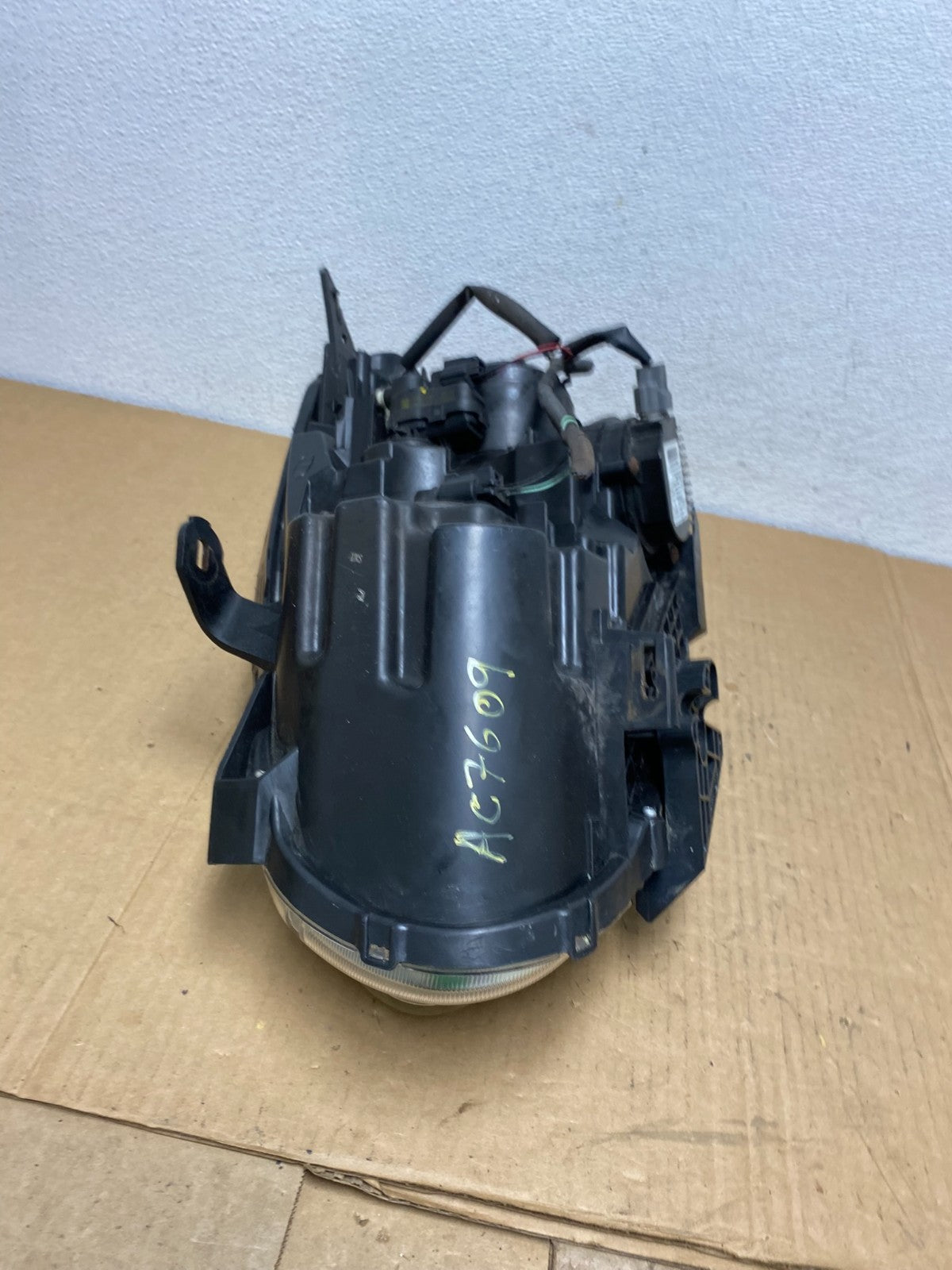 2009-2013 Nissan Rogue Right Passenger Xenon HID Headlight AC7609 DW9