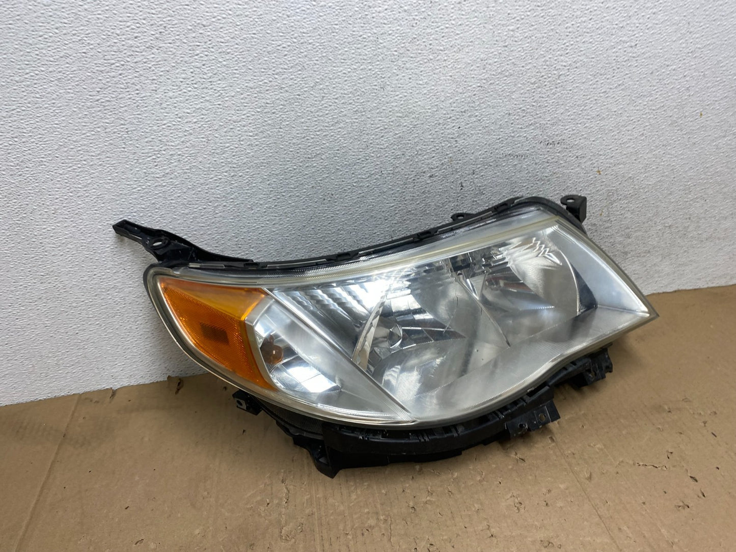 2009 - 2013 Subaru Forester Right Passenger Side Halogen Headlight AE9227 DW2