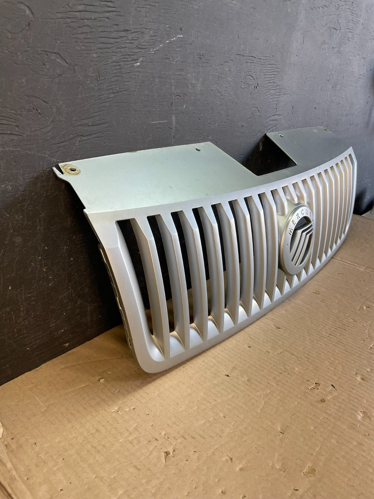 2006 2007 2008 2009 Mercury Milan Front Upper Chrome Trim Grille AE37862