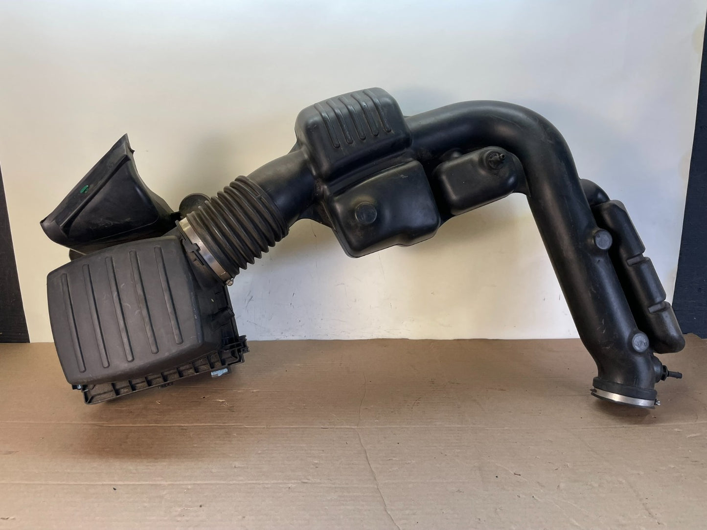 2011 - 2013 Dodge Durango 3.6L Resonator Air Intake Tube AG9949 DG0