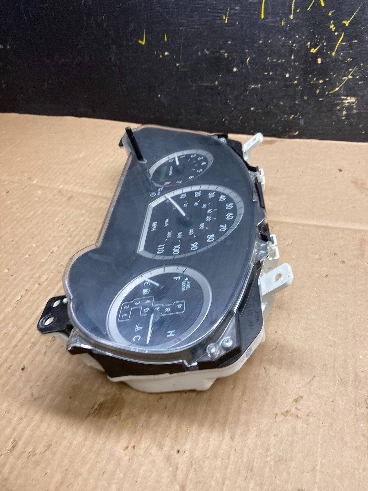 2004 2005 Toyota Sienna Speedometer Cluster Gauge Y2407  DG3