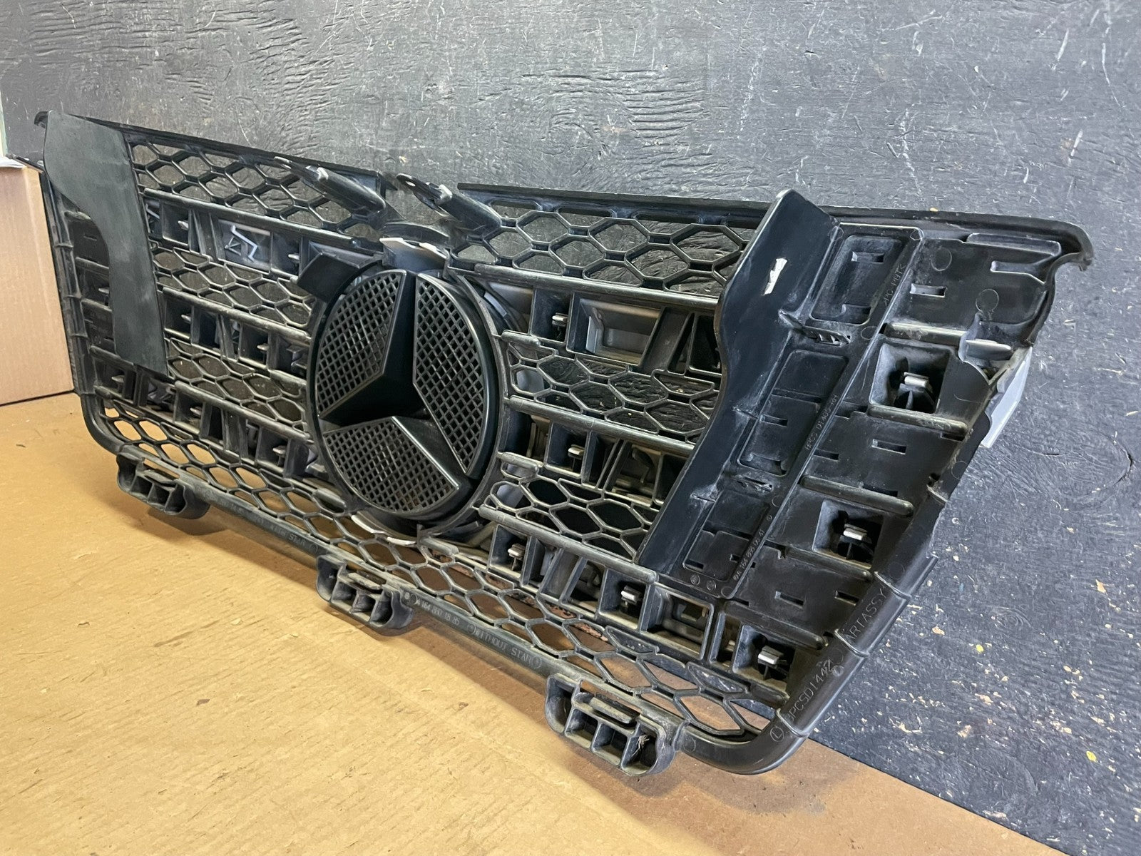 2008 to 2010 Mercedes-Benz GL-Class GL550 Front Grille Grill AA22508