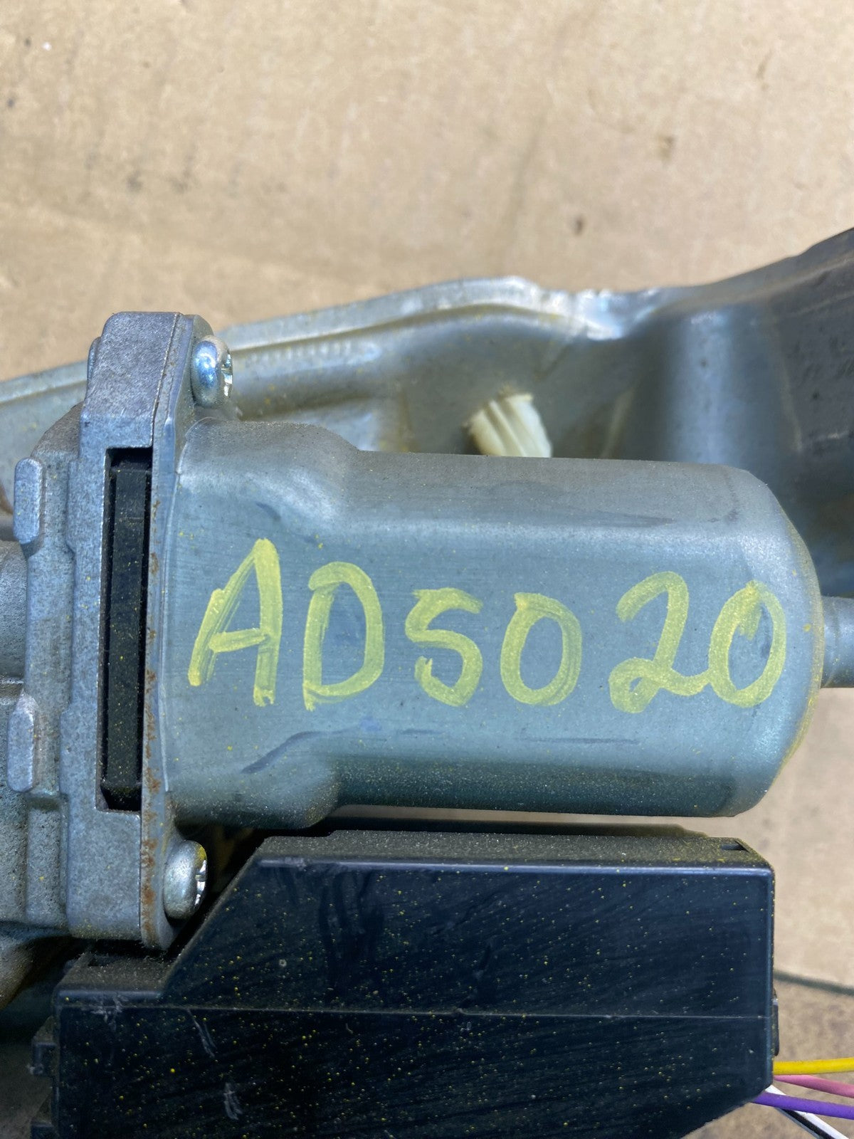 2012 to 2017 Toyota Prius V Rear Wiper Windshield Motor AD5020 DG7