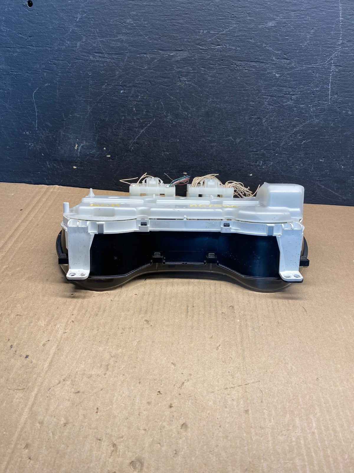 2004 to 2005 Toyota RAV4 Speedometer Cluster AE75864