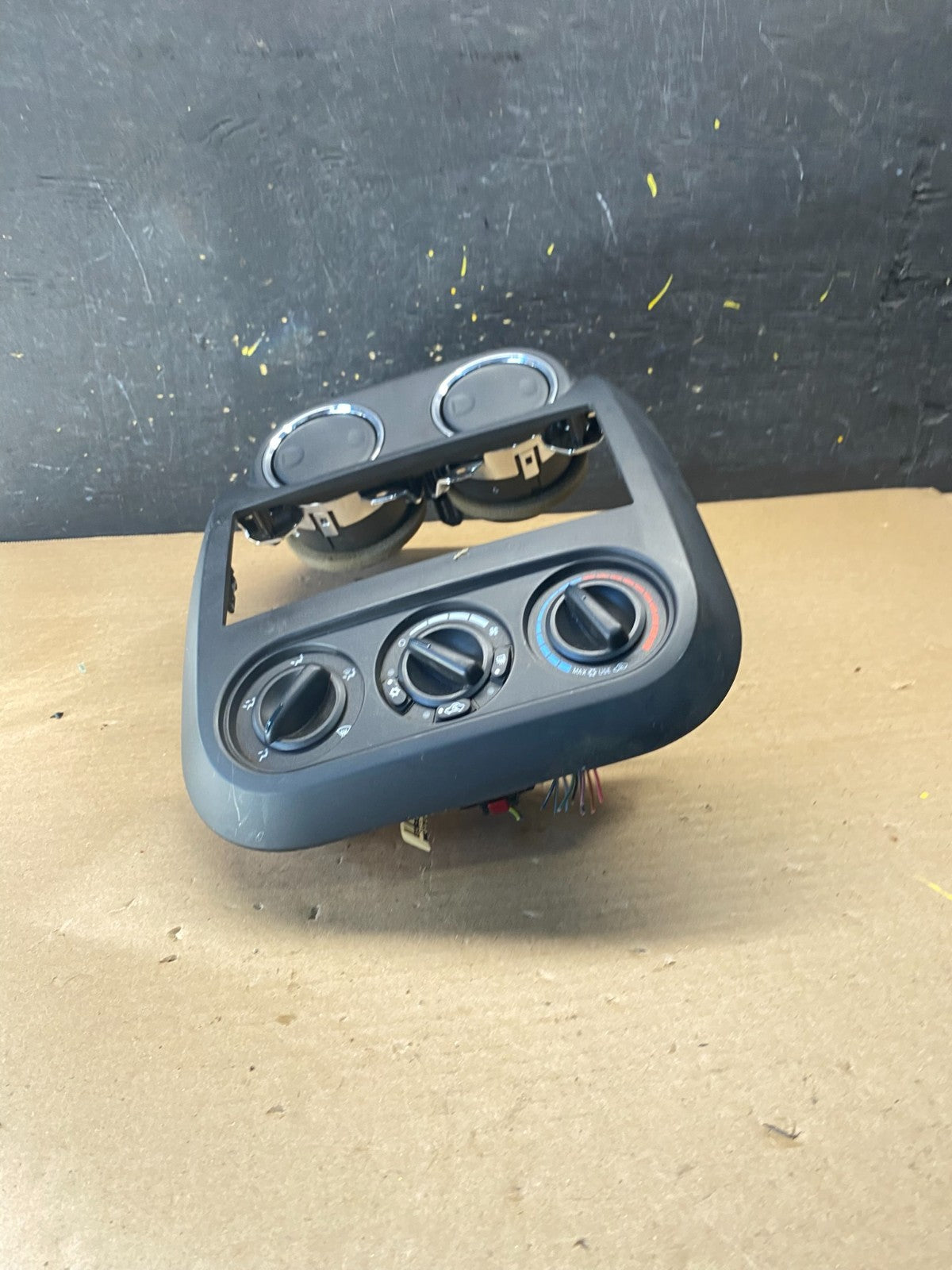 2009-2013 Jeep Patriot Dash Climate Temperature Control Radio Bezel OEM S2640 DG3