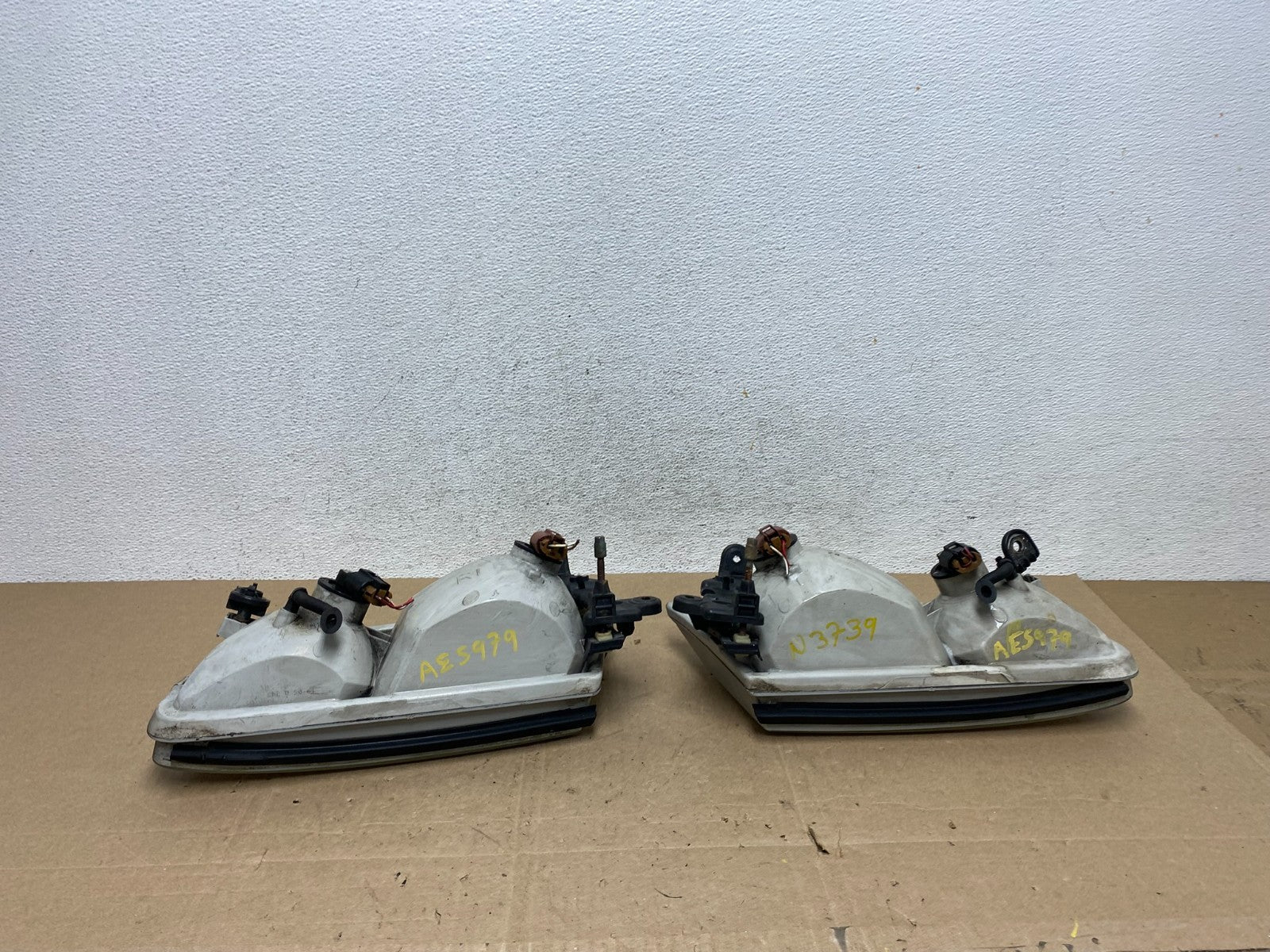 2000 to 2001 Toyota Camry Front Left+Right Side Headlights AE5979 DW7
