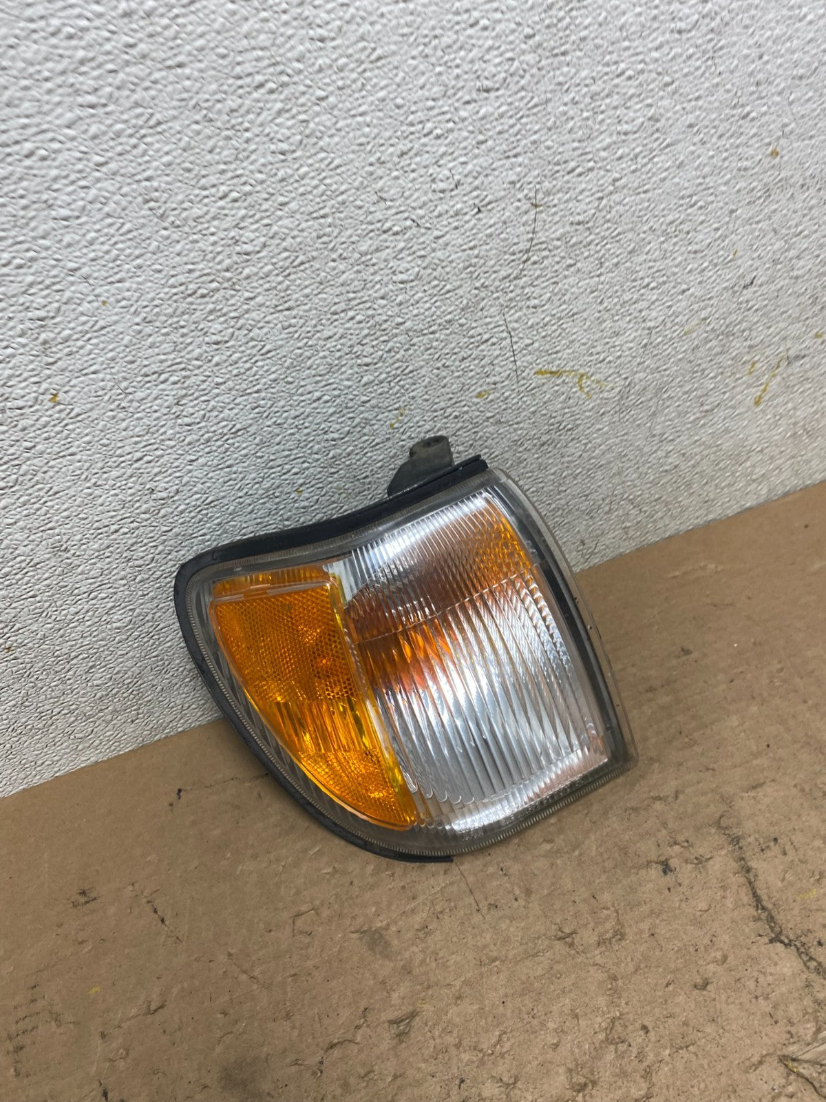 1999 to 2004 Nissan Pathfinder Passenger Corner Park Light Turn Signal P1549 DW2