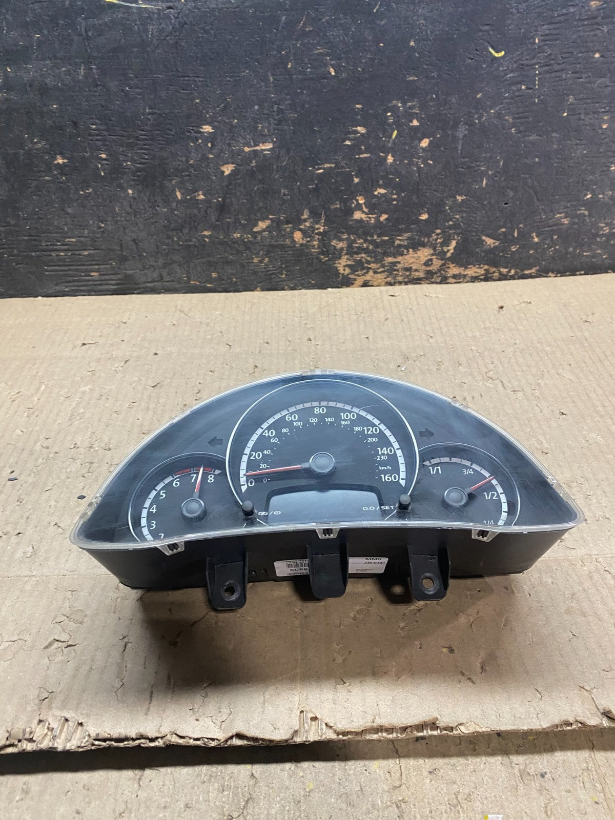 2013 to 2017 Volkswagen Beetle Dashboard Speedometer Cluster Gauge X8093 DG2