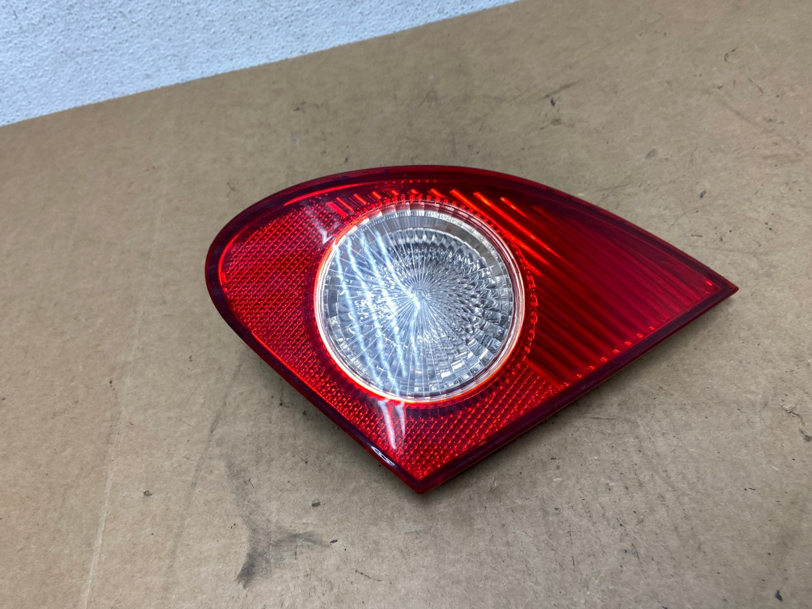 2003-2008 Toyota Corolla Inner Passenger Right RH Side Tail Light AE3117 LK0