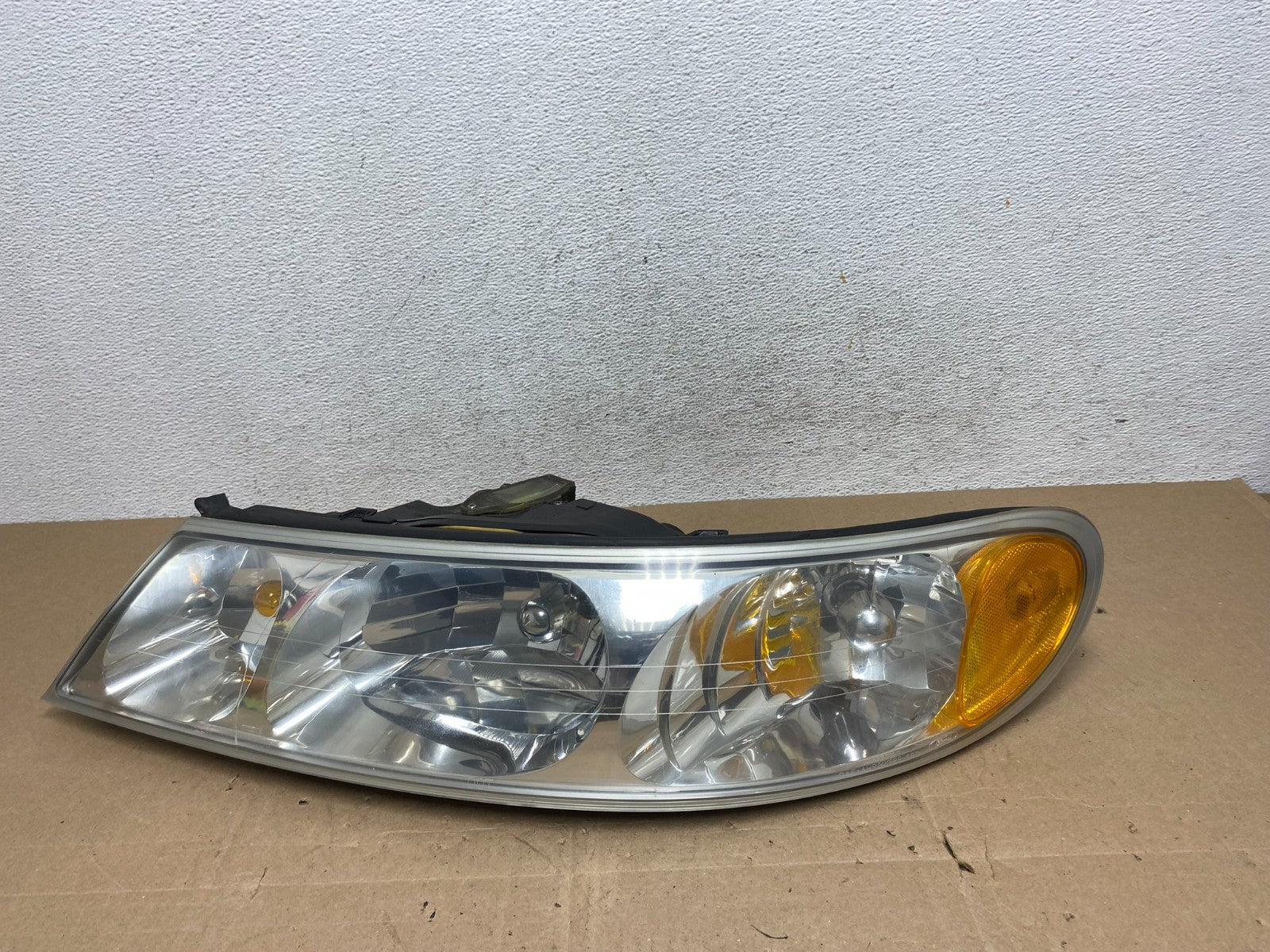 1999 to 2002 Lincoln Continental Left Driver LH Side Headlight AE5062 DW0