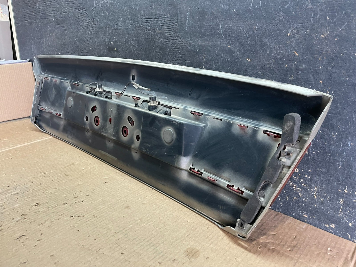 1997 - 1999 Saturn SL2 Sedan Center Tail Light Lid Trunk Rear Panel  AB3154 DG5