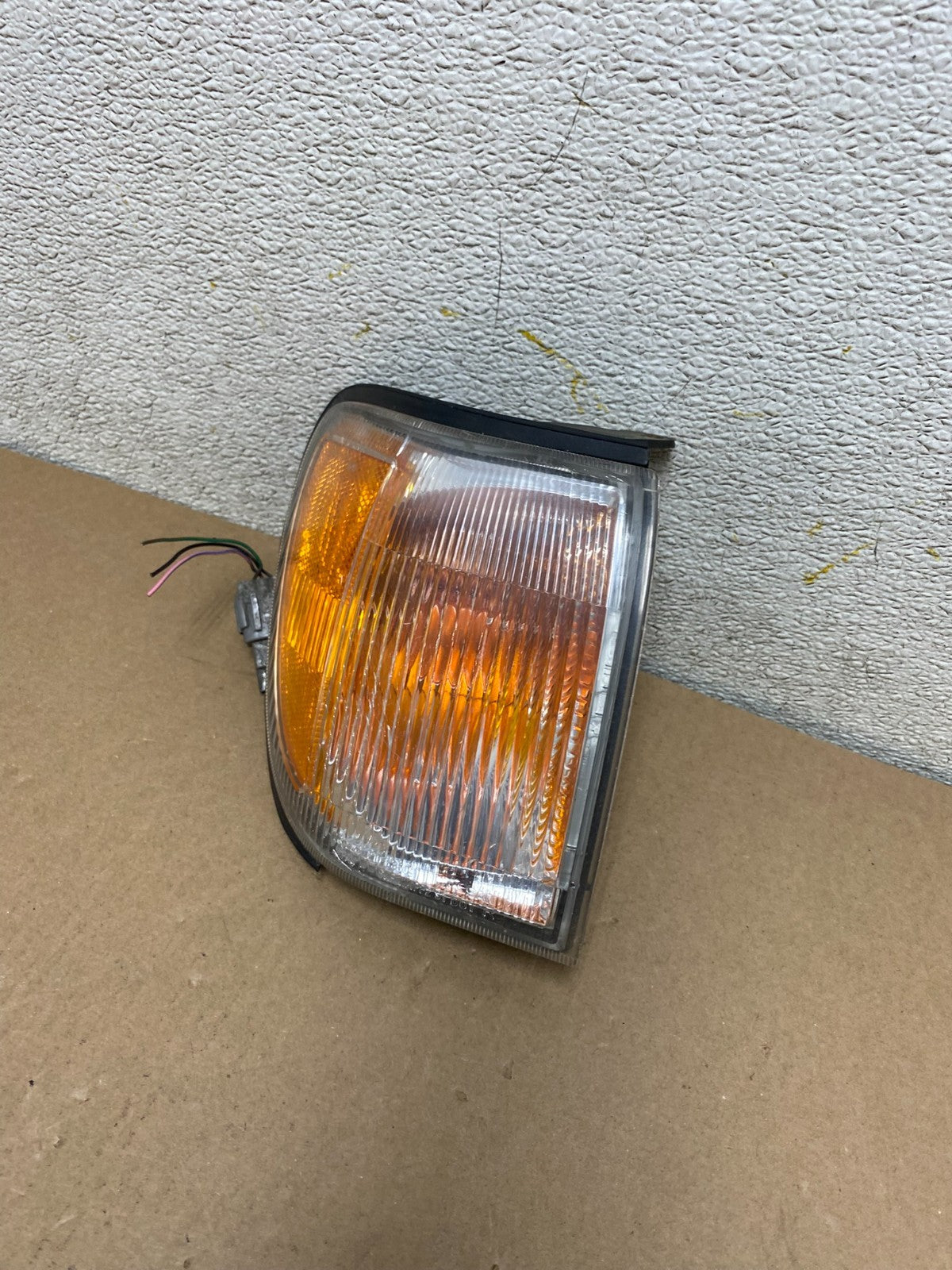 1999 to 2004 Nissan Pathfinder Passenger Corner Park Light Turn Signal P8103 DW2