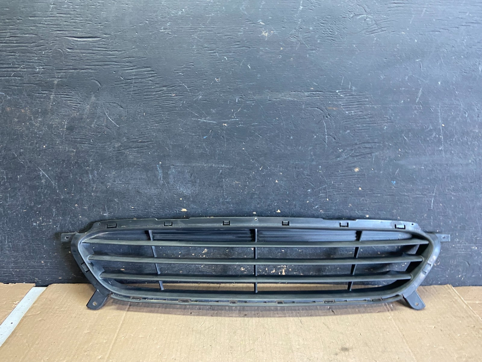 2012 to 2014 Hyundai Accent Front Bumper Lower Center Grille Q5700 DG0