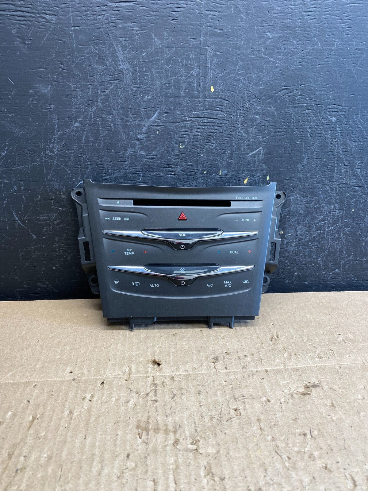 2013 to 2019 Lincoln MKT Radio Dual Climate Control Panel AC9168 DG0
