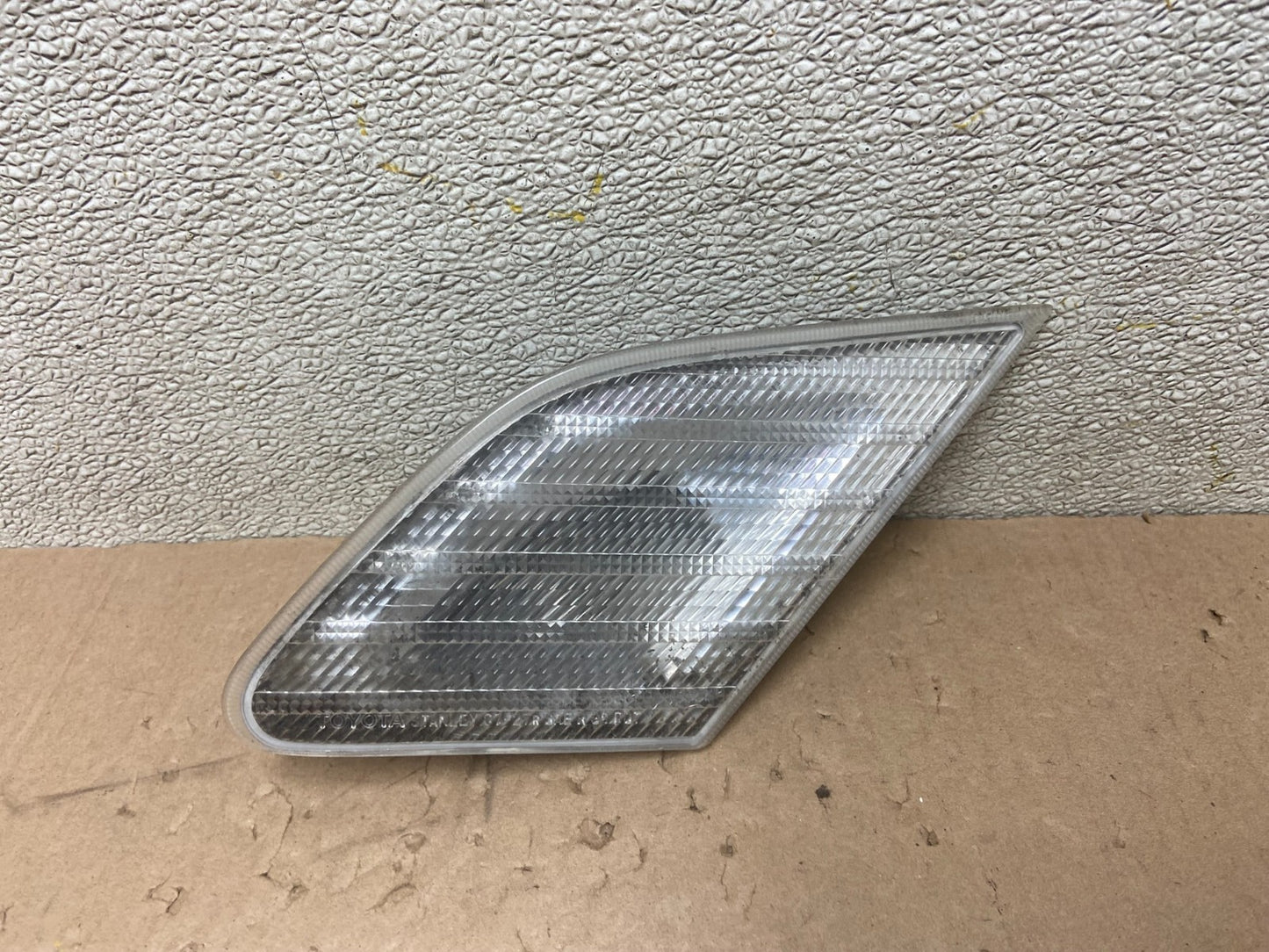 2000 2001 2002 Toyota Avalon Right Passenger Side Inner Tail Light Oem AA0530 DW0