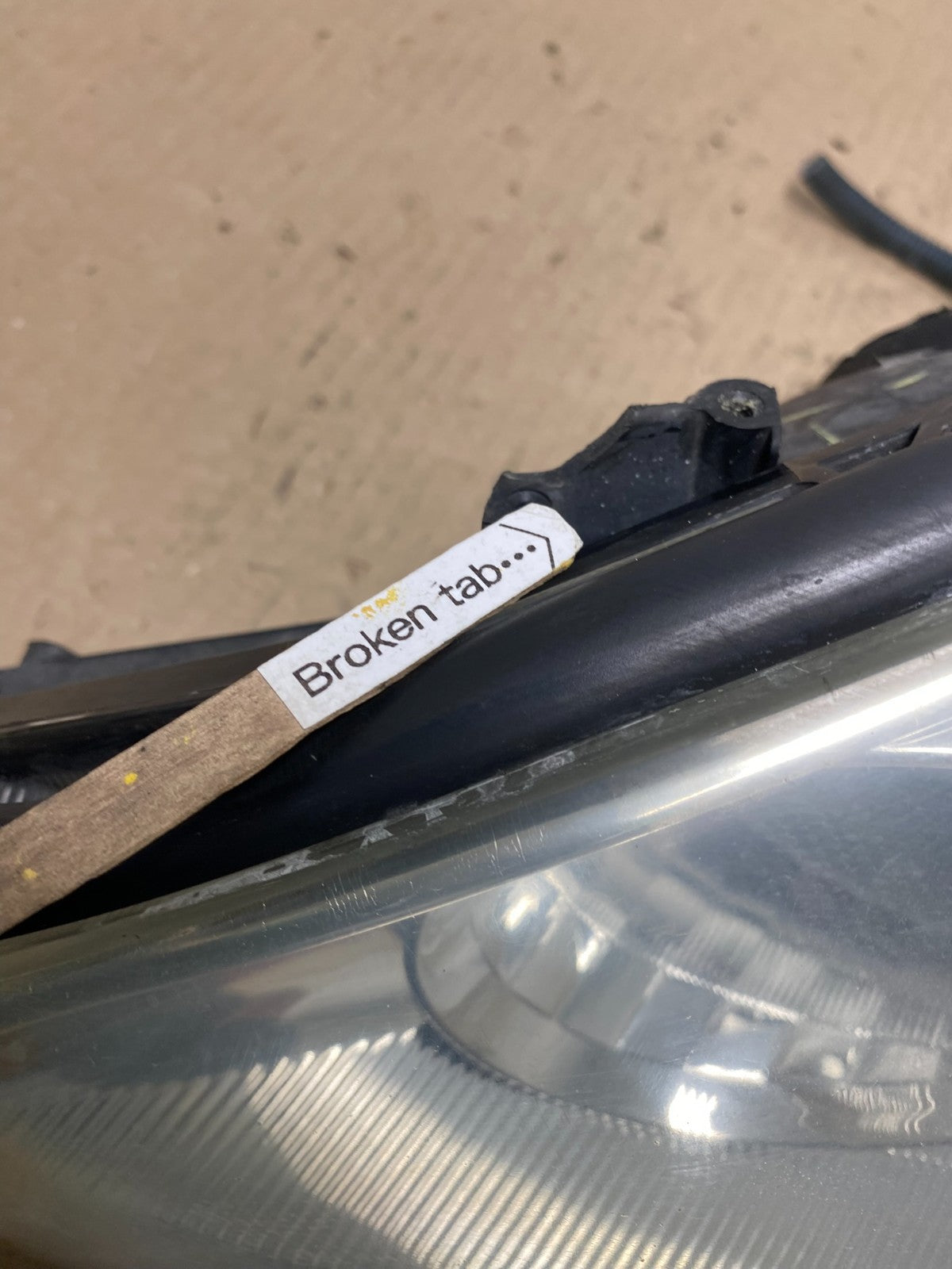 2004-2005 Toyota Sienna Left Driver LH Side Halogen Headlight AE9694 DW5