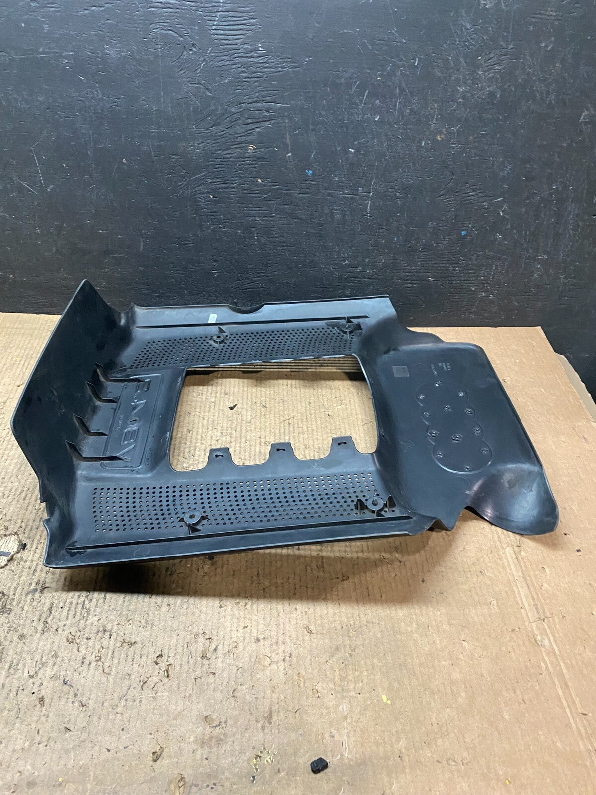 2000 2001 2002 Audi A8 4.2L Center Engine Cover H6922 PS6