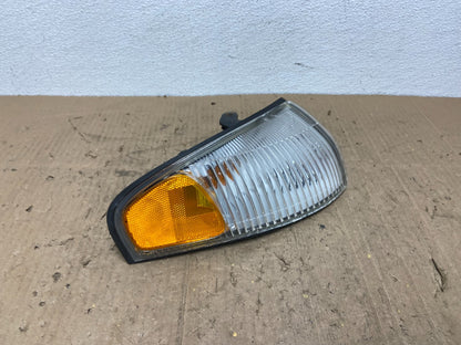 1996 to 1998 Mazda MPV Front Passenger Right Side Turn Signal AC0086 DG2