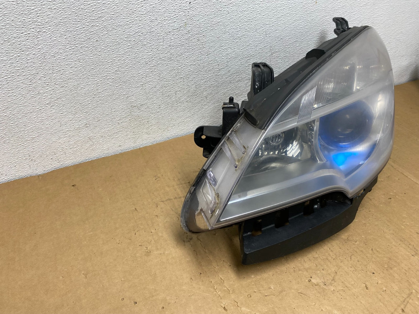 2013 - 2016 Buick Encore Left Driver LH Side Halogen Headlight AC8607 DW2