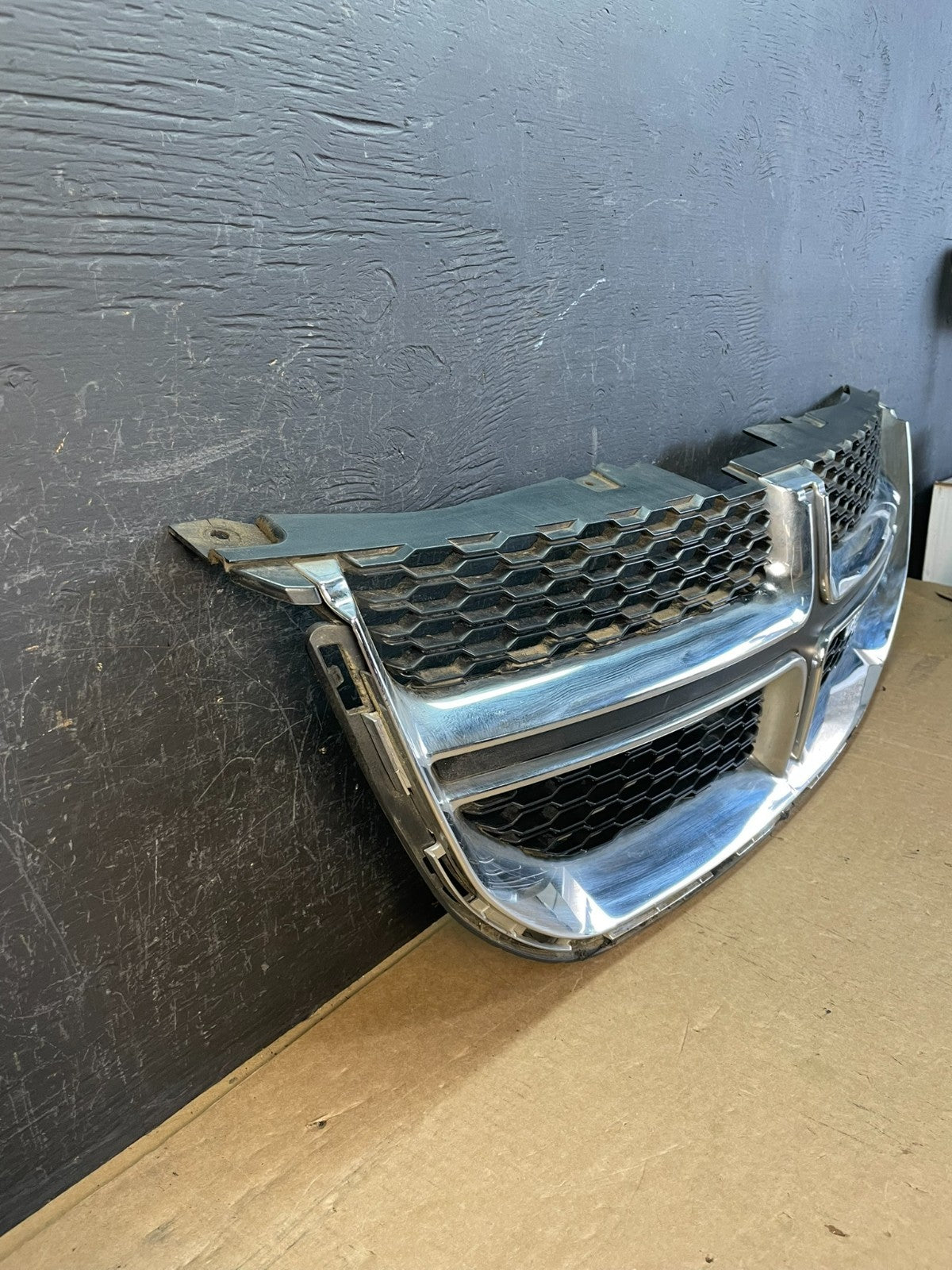 2011 to 2020 Dodge Grand Caravan Front Upper Grill Grille AD0434 DG2