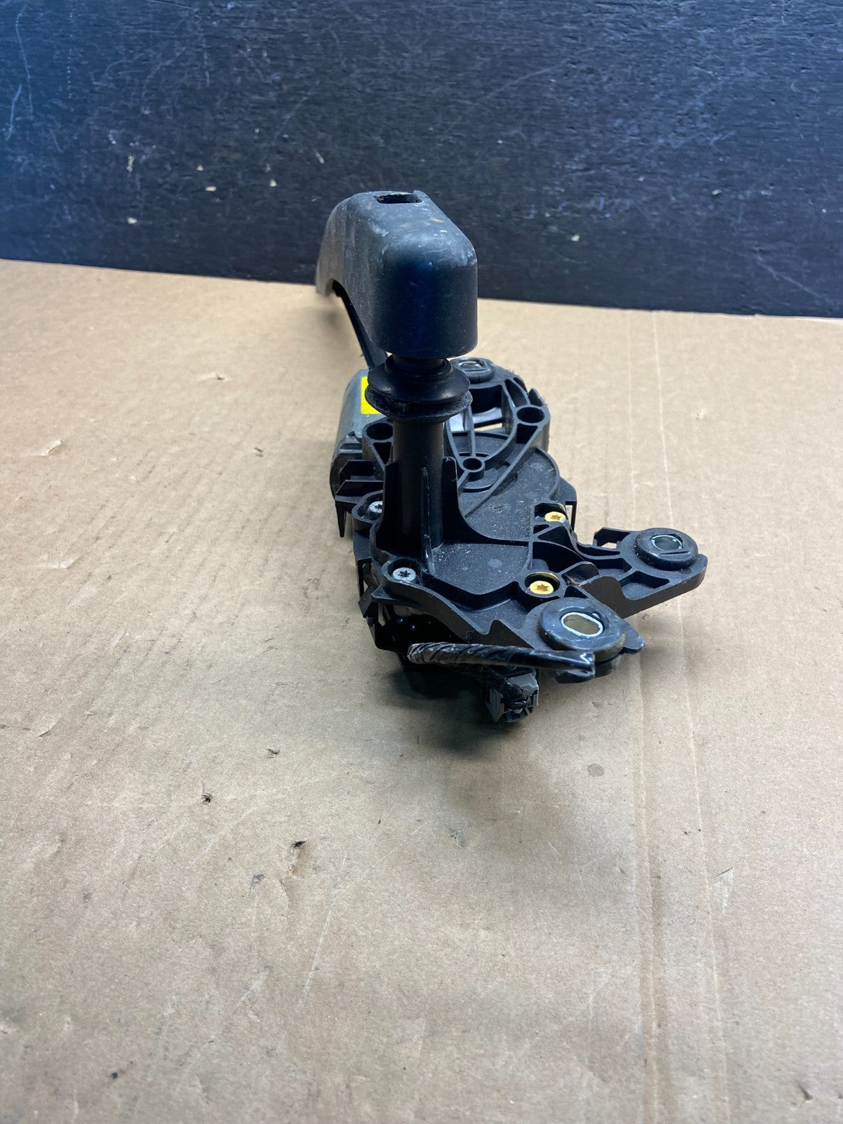 2013 to 2019 Ford Escape Rear Windshield Wiper Motor AG1600 DW4