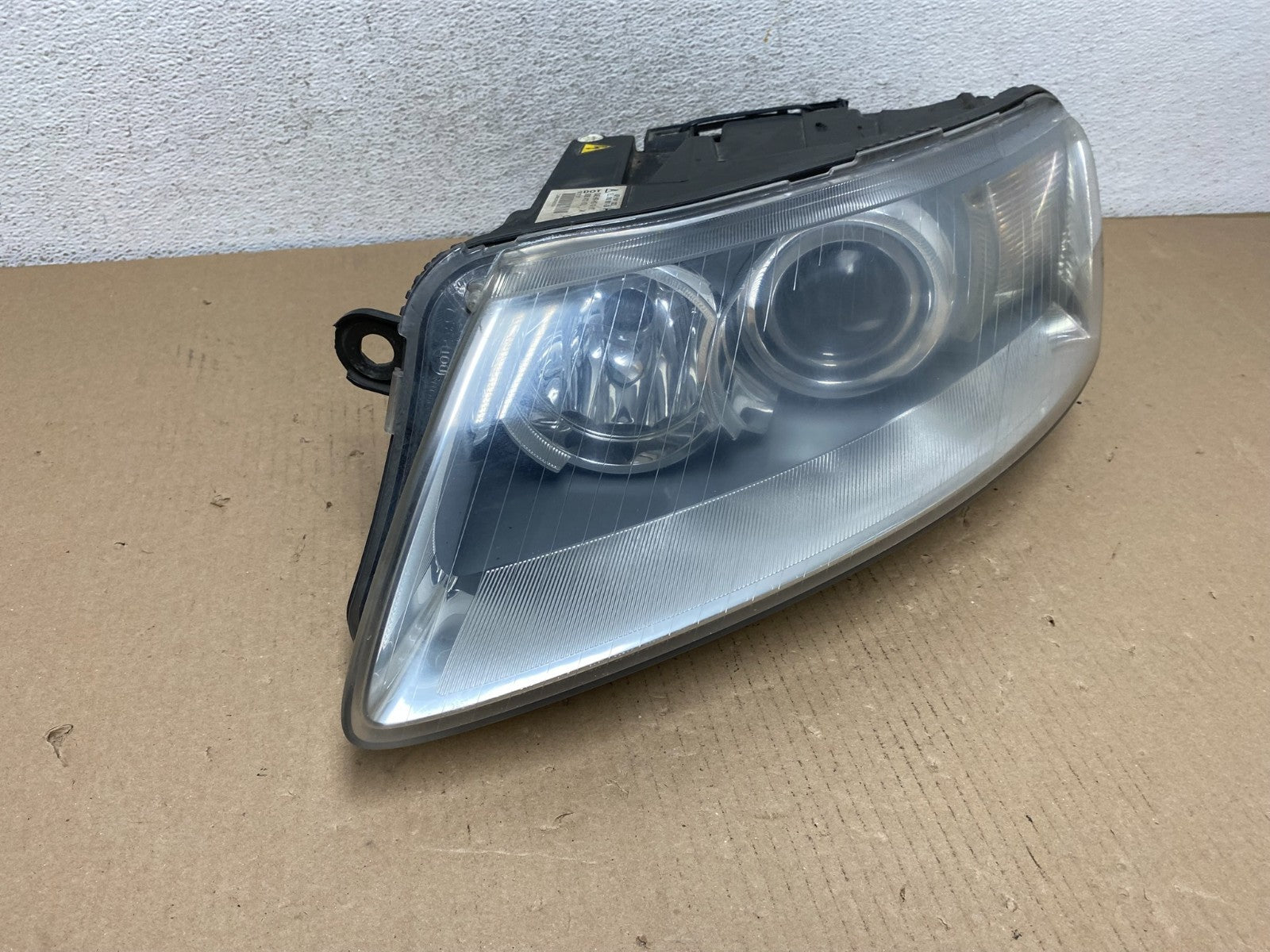 2005 to 2008 Audi A6 Left Driver Side Headlight Xenon HID AF3099 DW2