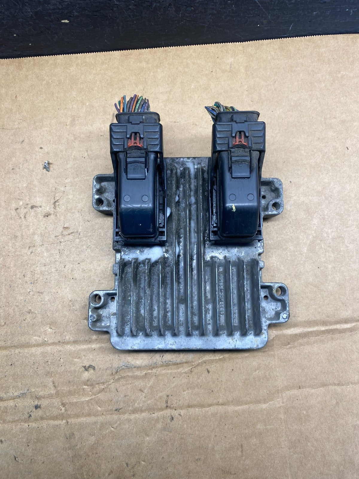 2010 to 2013 Chevrolet Silverado Yukon Engine Control Module ECM ECU AD7413 DG0
