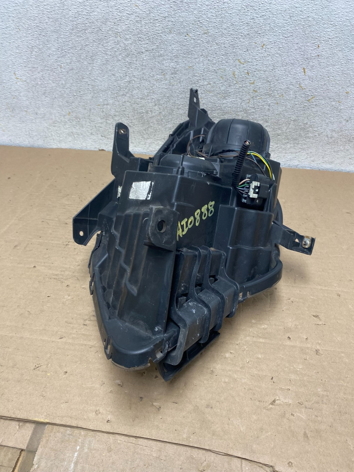 2010 - 2015 Chevrolet Equinox Halogen Headlight Right Passenger Side AI0888 DW8