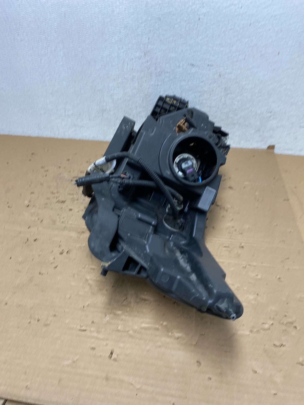 2013 to 2019 Ford Taurus Right Passenger RH Side Headlight Halogen AD4381 DW7