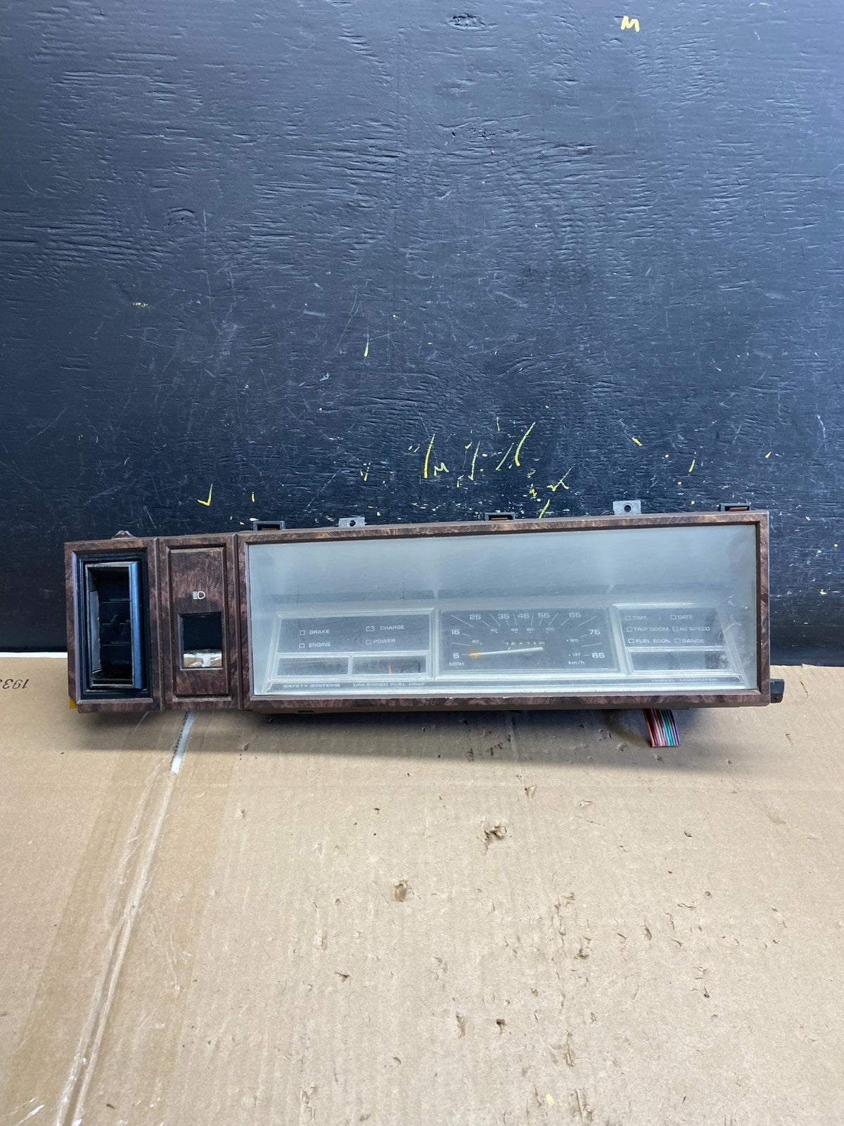 1982 to 1983 Chrysler Lebaron Cluster Speedometer AB20420