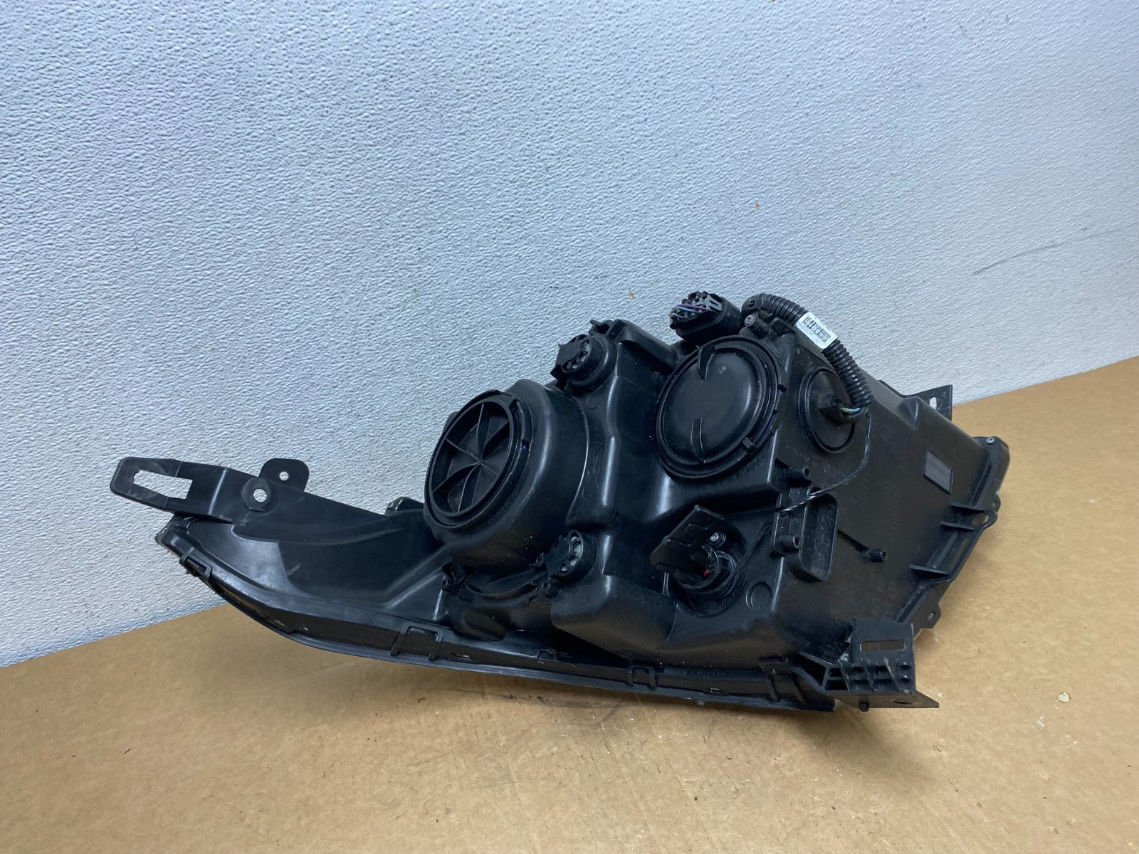 Halogen 2010 to 2016 Cadillac SRX Left Driver LH Side Headlight AD6035 DW6