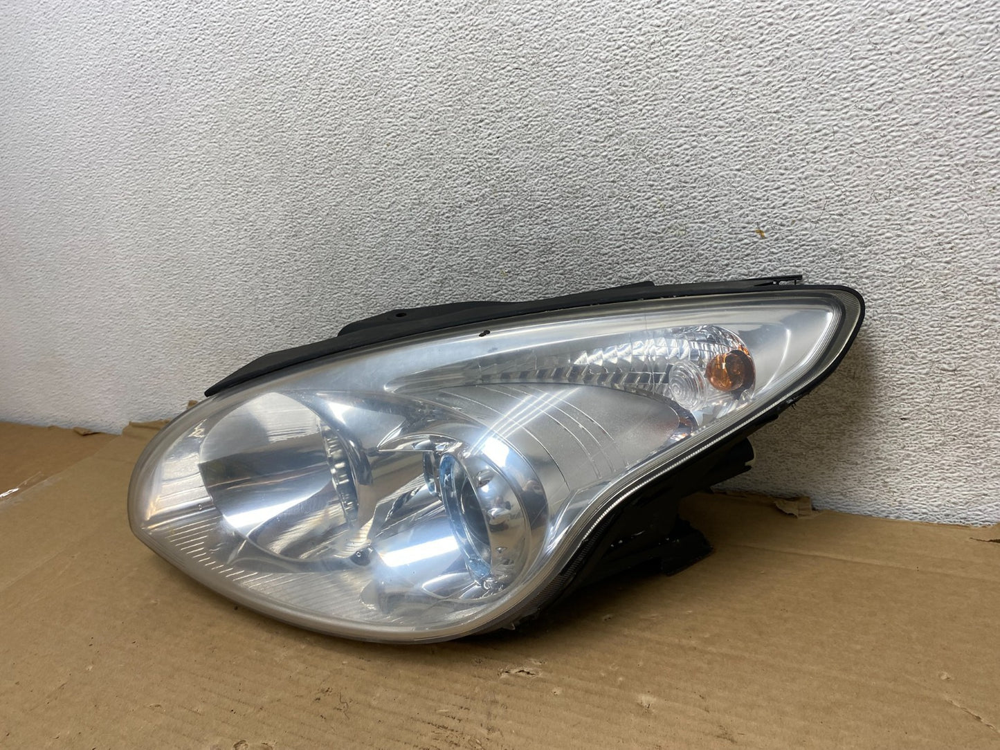 2010 to 2012 Hyundai Elantra Touring Left Driver Headlight Halogen AG9198 DW2